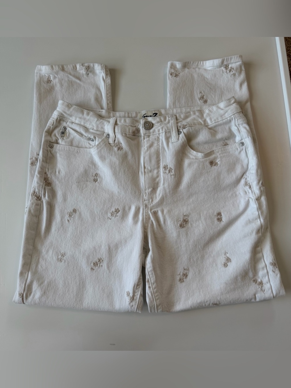 Seven7 White Straight-Leg Jeans with Subtle Beige Floral Embroidery Size 10 - Picture 7 of 11